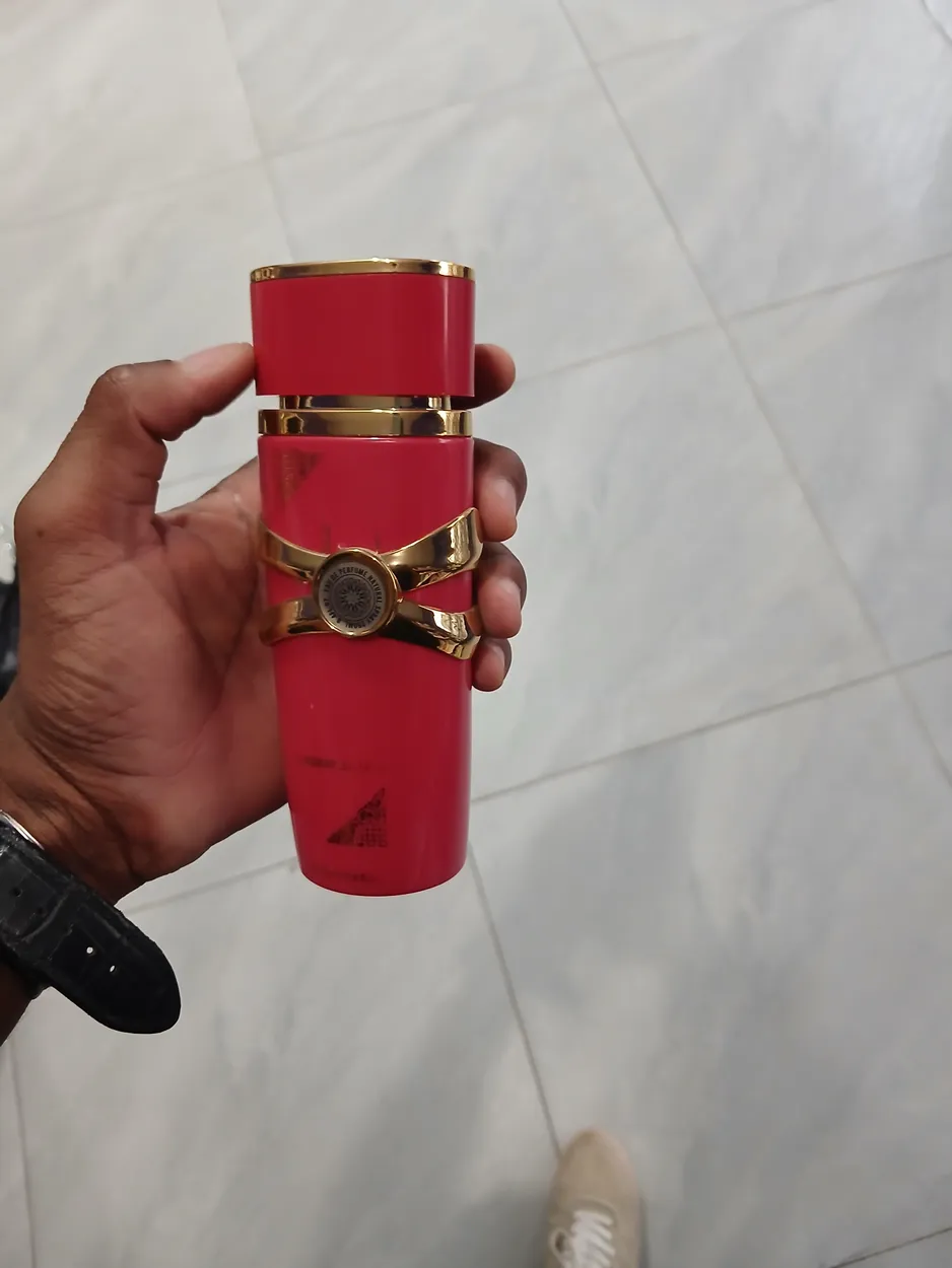 Perfume Árabe Vermelho (frasco com anel dourado)