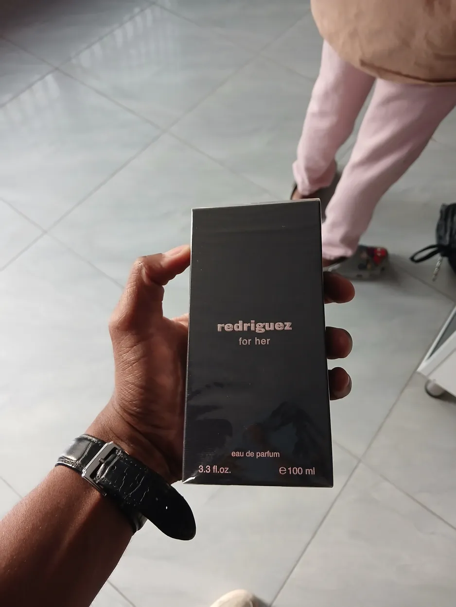 Redriguez for Her (preto)